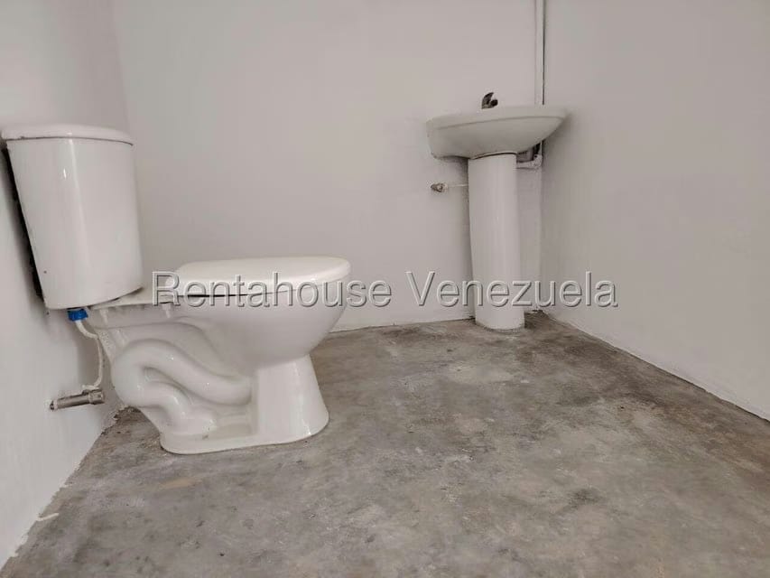 Comercial (Local Comercial) en Venta en La Lago, Zulia - 11