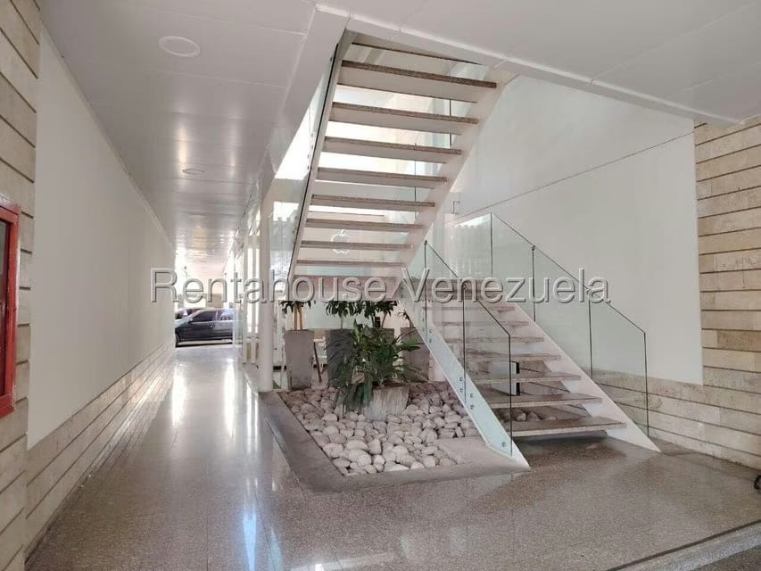 Comercial (Local Comercial) en Venta en La Lago, Zulia - 12