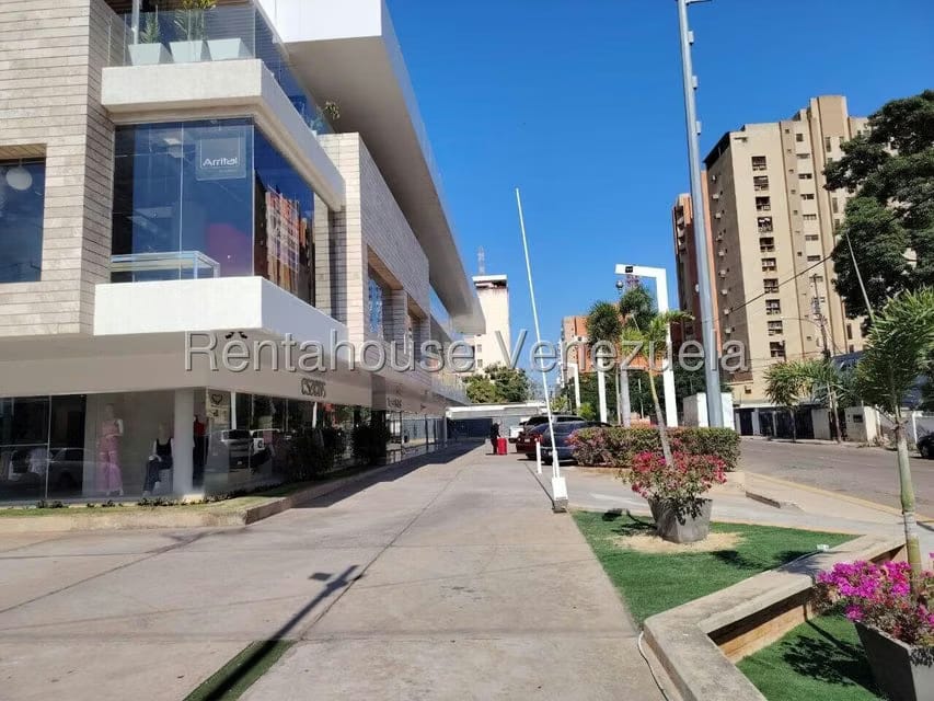 Comercial (Local Comercial) en Venta en La Lago, Zulia - 13