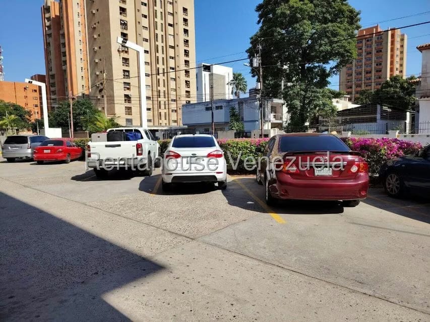 Comercial (Local Comercial) en Venta en La Lago, Zulia - 14