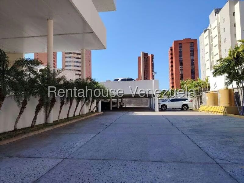 Comercial (Local Comercial) en Venta en La Lago, Zulia - 15