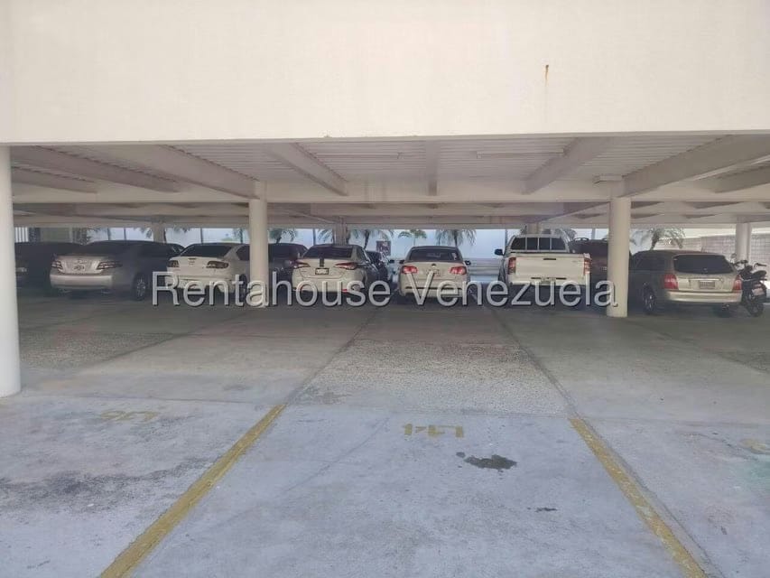 Comercial (Local Comercial) en Venta en La Lago, Zulia - 16