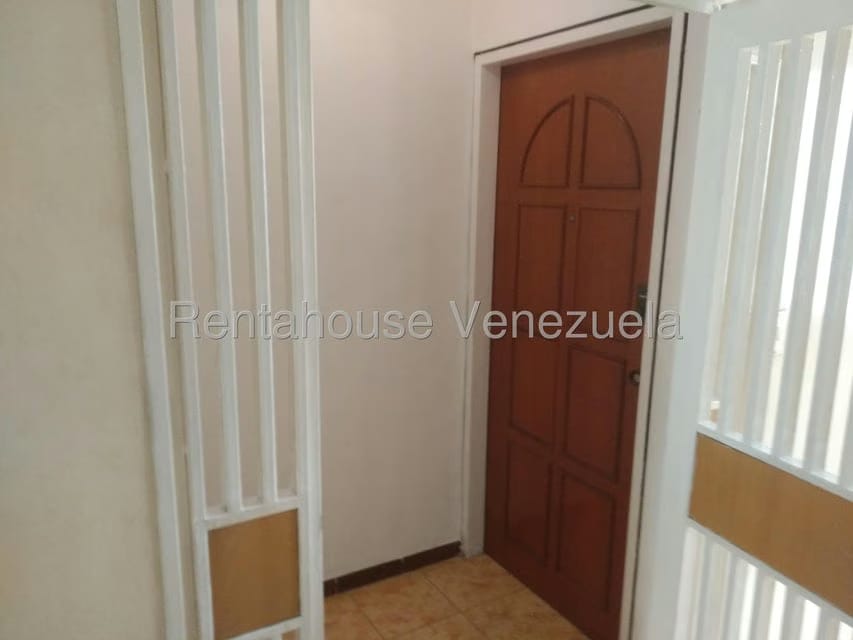 Apartamento (1 Nivel) en Alquiler en Montalban III, Distrito Metropolitano - 2