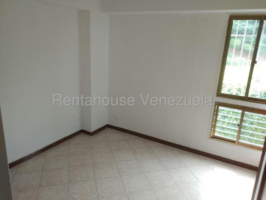 Apartamento (1 Nivel) en Alquiler en Montalban III, Distrito Metropolitano - 11