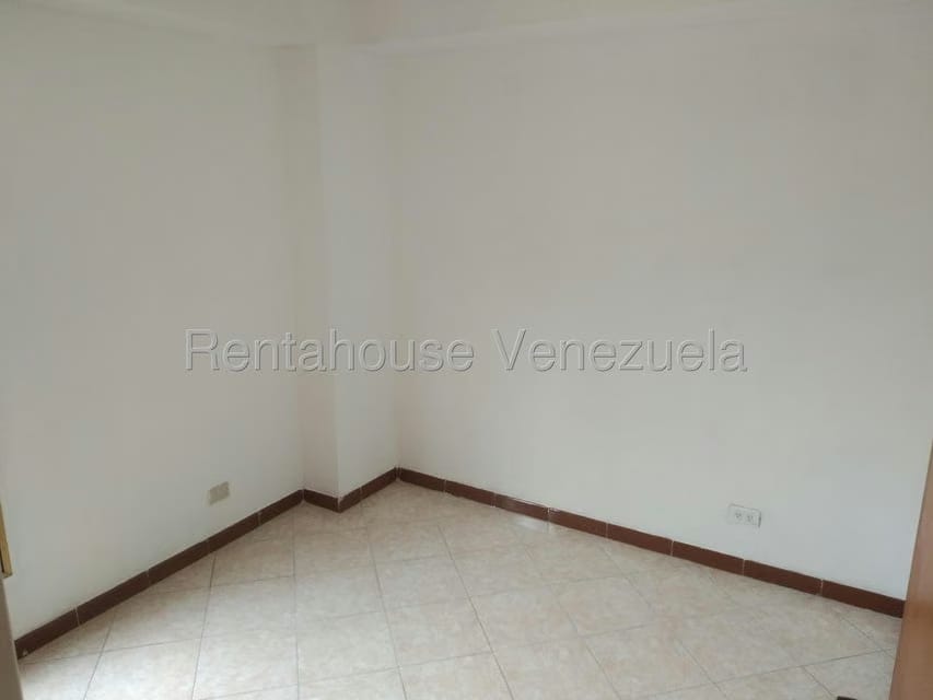 Apartamento (1 Nivel) en Alquiler en Montalban III, Distrito Metropolitano - 13