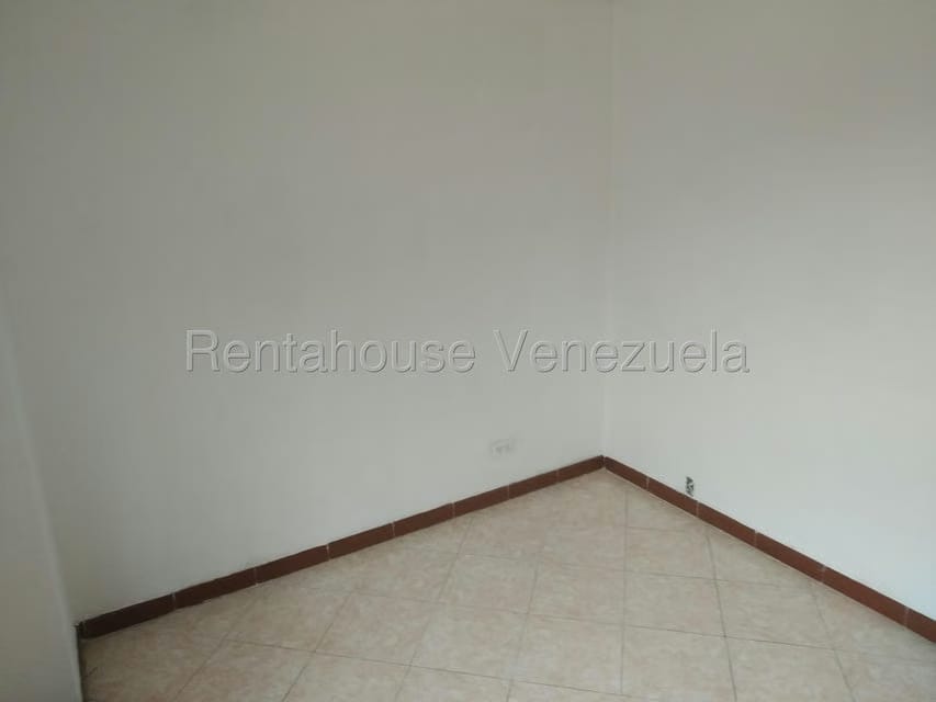 Apartamento (1 Nivel) en Alquiler en Montalban III, Distrito Metropolitano - 15