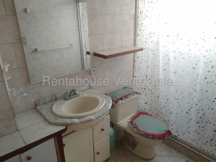Apartamento (1 Nivel) en Alquiler en Montalban III, Distrito Metropolitano - 18