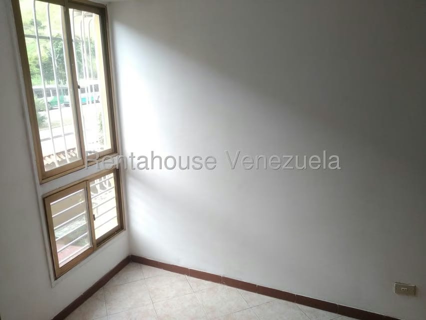 Apartamento (1 Nivel) en Alquiler en Montalban III, Distrito Metropolitano - 10