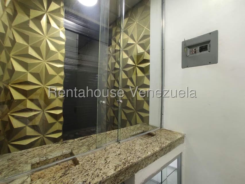Comercial (Local Comercial) en Venta en El Centro, Aragua - 3