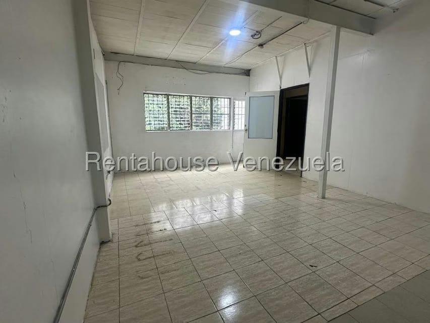 Comercial (Local Comercial) en Alquiler en Parroquia Santa Teresa, Distrito Metropolitano