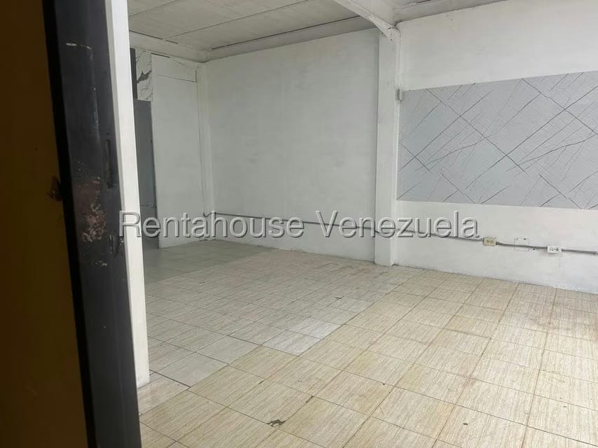 Comercial (Local Comercial) en Alquiler en Parroquia Santa Teresa, Distrito Metropolitano - 2