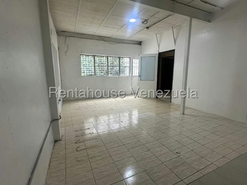 Comercial (Local Comercial) en Alquiler en Parroquia Santa Teresa, Distrito Metropolitano - 11