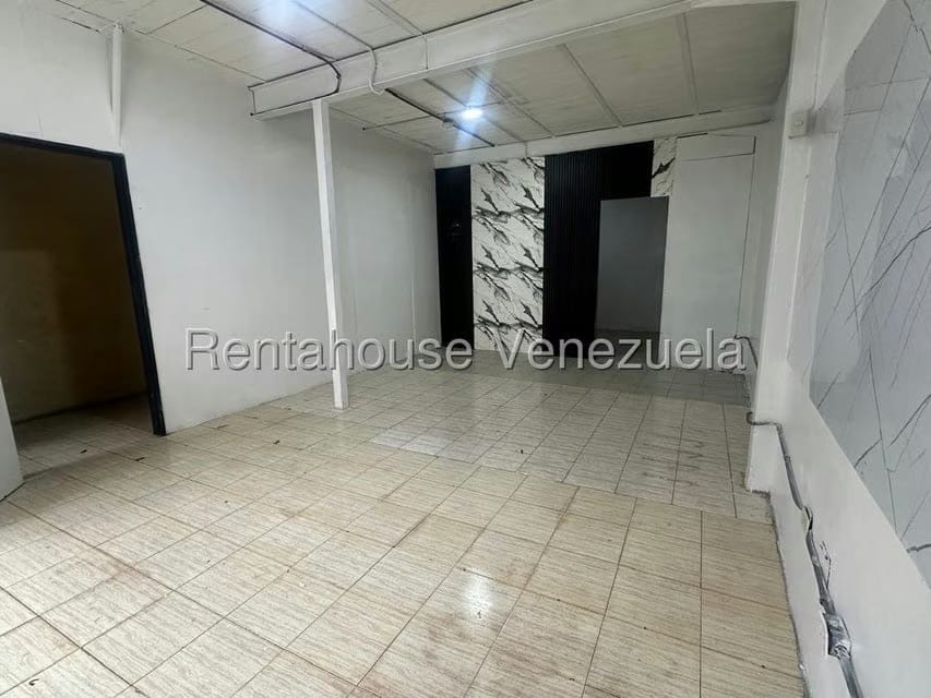 Comercial (Local Comercial) en Alquiler en Parroquia Santa Teresa, Distrito Metropolitano - 4