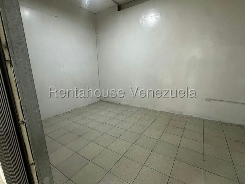 Comercial (Local Comercial) en Alquiler en Parroquia Santa Teresa, Distrito Metropolitano - 7