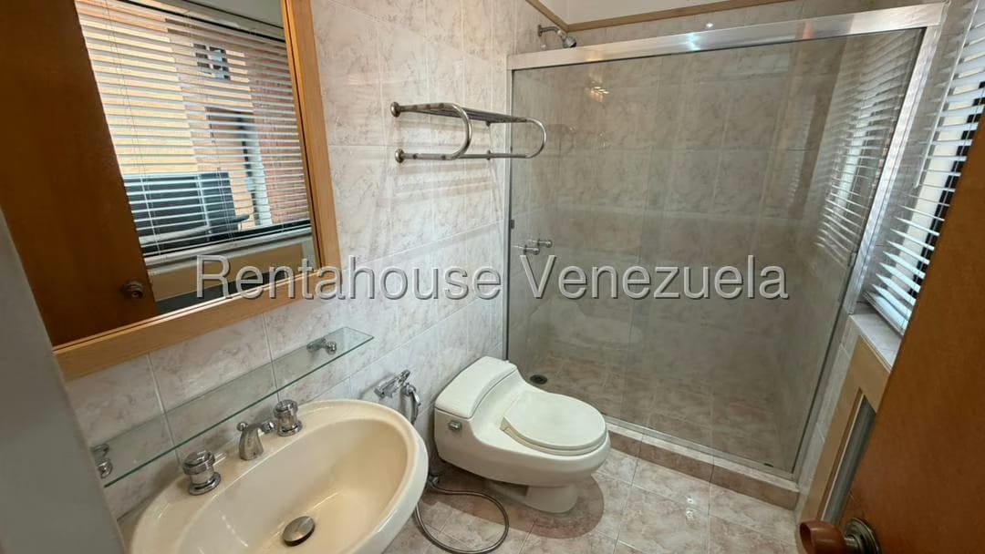 Apartamento (Multiples Niveles) en Alquiler en Los Samanes, Distrito Metropolitano - 28