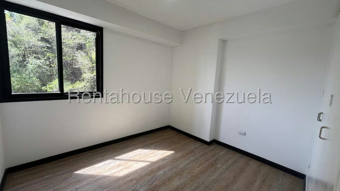 Apartamento (1 Nivel) en Alquiler en Guaicay, Distrito Metropolitano - 11