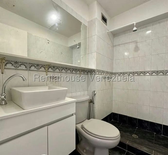 Apartamento (1 Nivel) en Alquiler en Guaicay, Distrito Metropolitano - 12