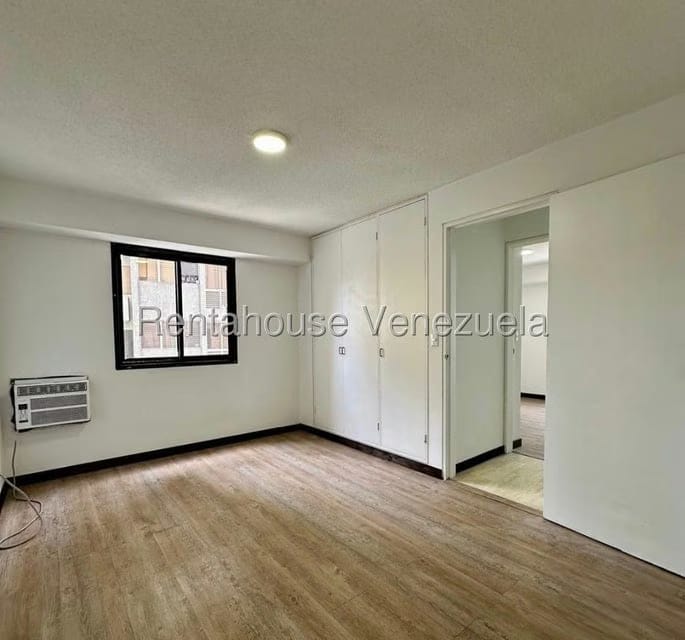 Apartamento (1 Nivel) en Alquiler en Guaicay, Distrito Metropolitano - 13