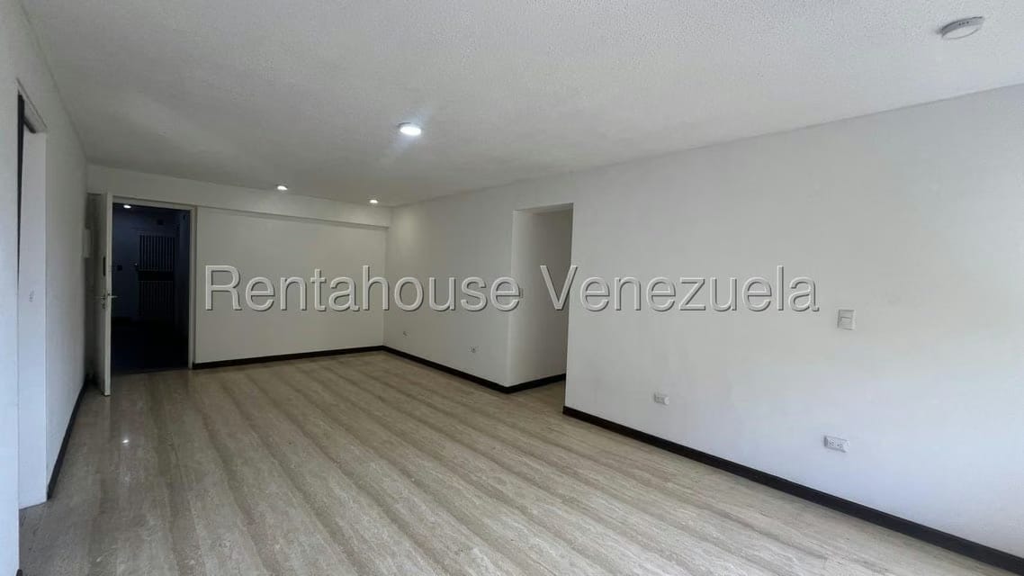 Apartamento (1 Nivel) en Alquiler en Guaicay, Distrito Metropolitano - 3