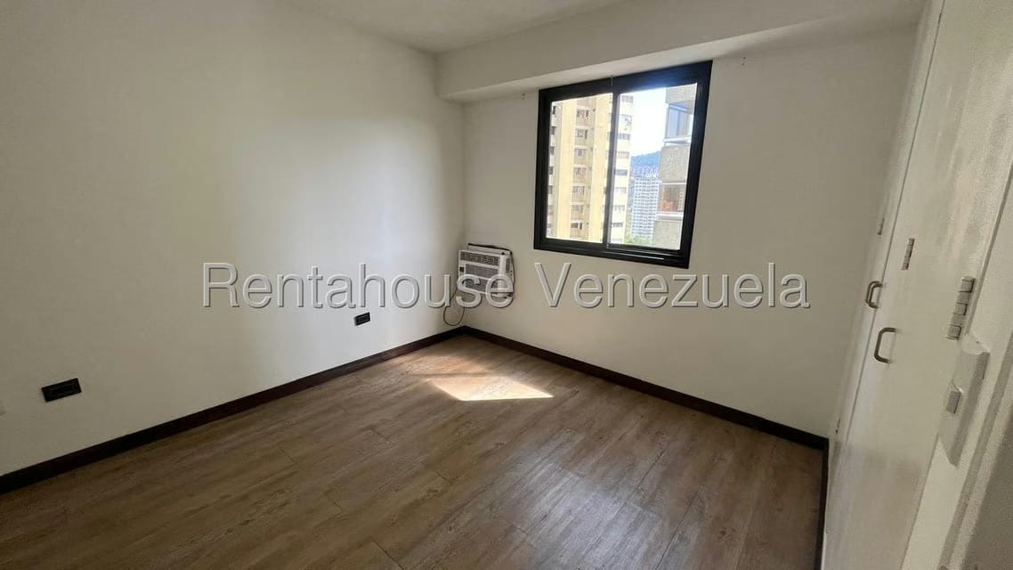 Apartamento (1 Nivel) en Alquiler en Guaicay, Distrito Metropolitano - 8