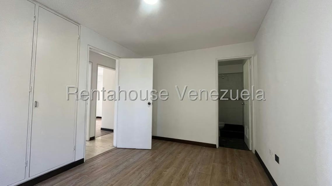 Apartamento (1 Nivel) en Alquiler en Guaicay, Distrito Metropolitano - 9
