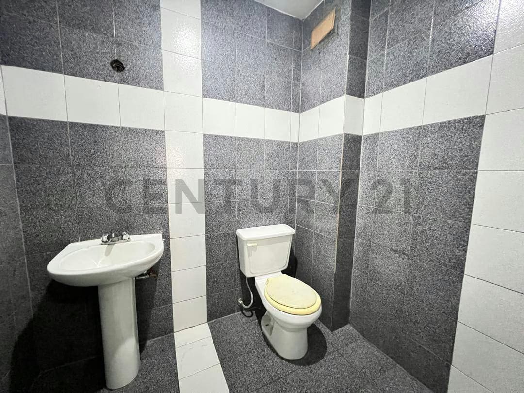 RD - Galpon-Local comercial en Petare - Buena Vista para alquiler 2do piso - 4