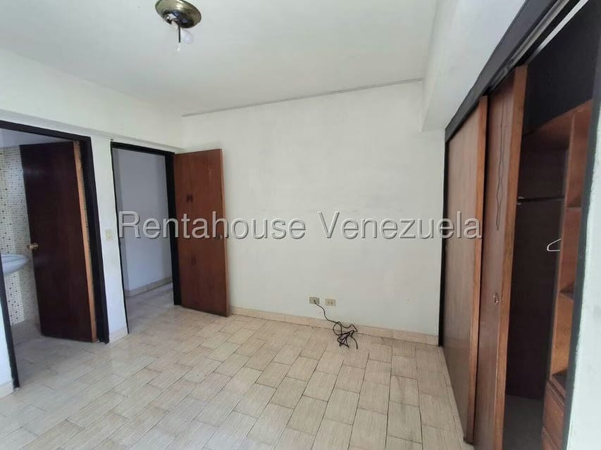 Apartamento (1 Nivel) en Alquiler en Zona Este, Lara - 11