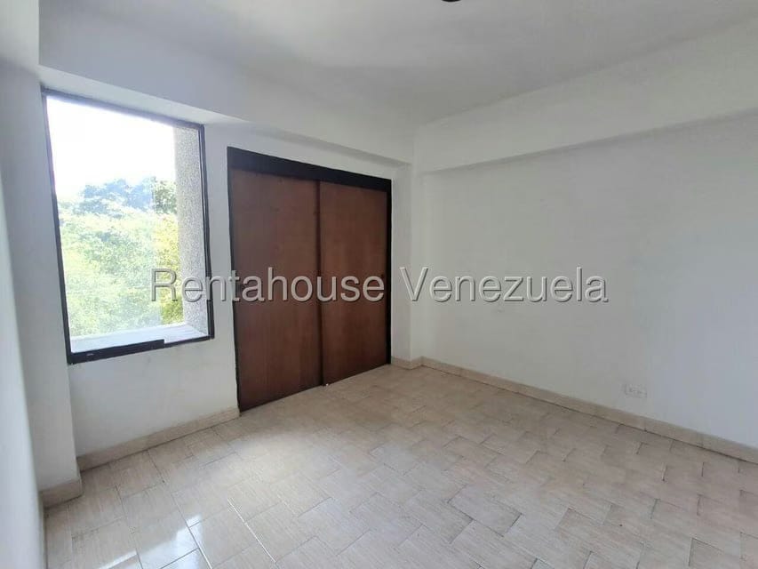 Apartamento (1 Nivel) en Alquiler en Zona Este, Lara - 12