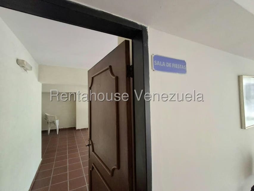 Apartamento (1 Nivel) en Alquiler en Zona Este, Lara - 13