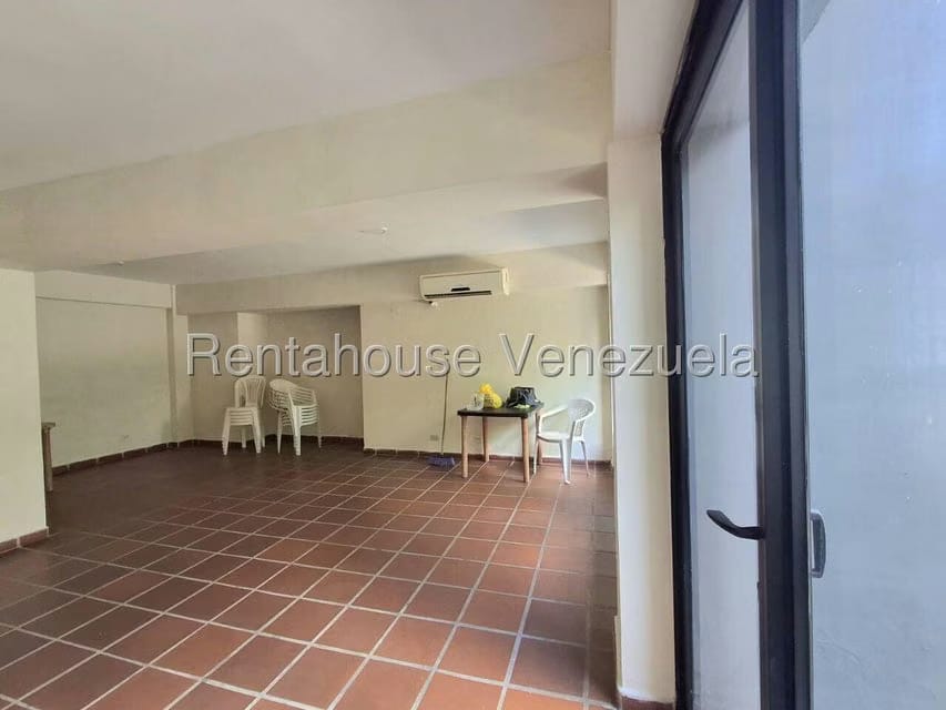 Apartamento (1 Nivel) en Alquiler en Zona Este, Lara - 14