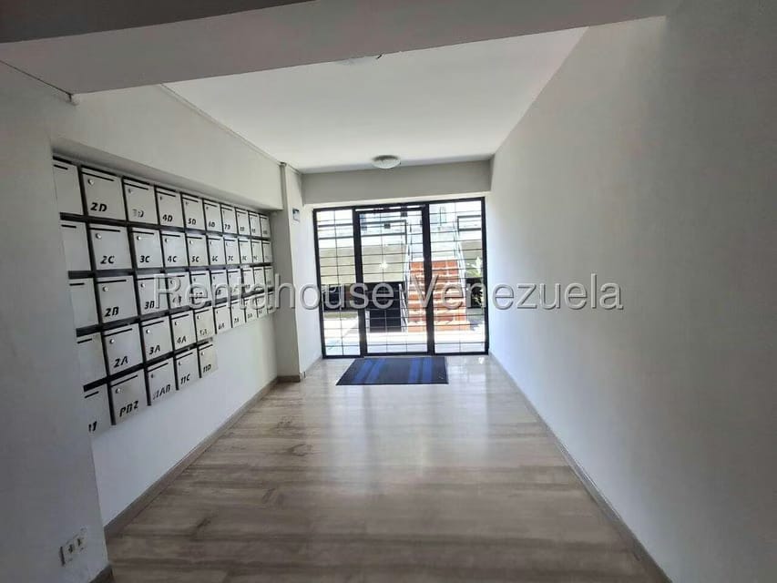 Apartamento (1 Nivel) en Alquiler en Zona Este, Lara - 15
