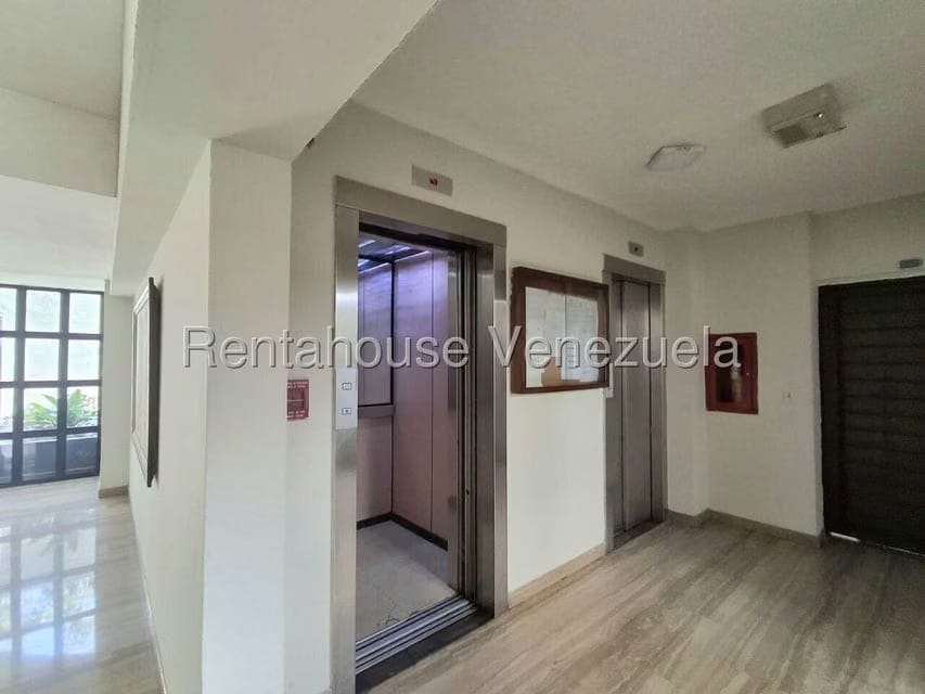 Apartamento (1 Nivel) en Alquiler en Zona Este, Lara - 3