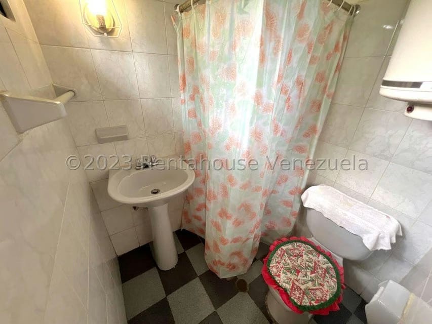 Comercial (Edificio) en Venta en El Junquito, Distrito Metropolitano - 36
