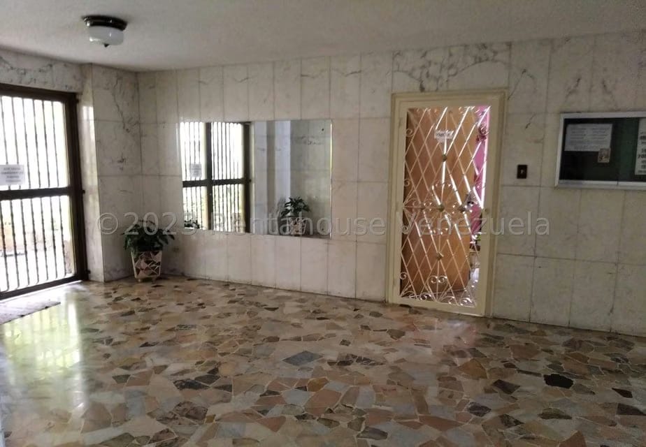 Apartamento (1 Nivel) en Venta en La Urbina, Distrito Metropolitano - 3