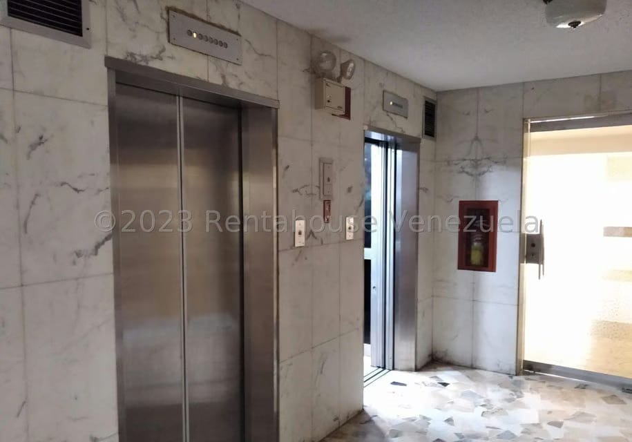 Apartamento (1 Nivel) en Venta en La Urbina, Distrito Metropolitano - 4