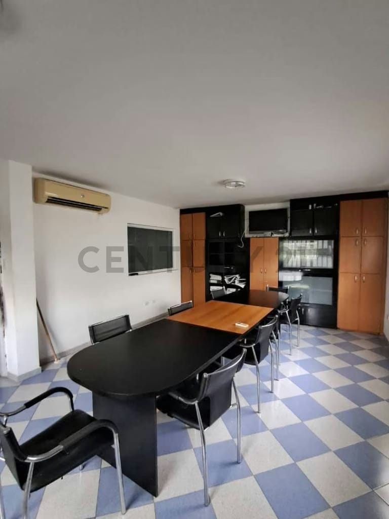 Casa con oficinas en calle apure de Anaco - 9