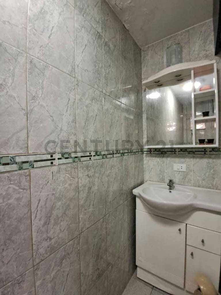 Casa con oficinas en calle apure de Anaco - 10