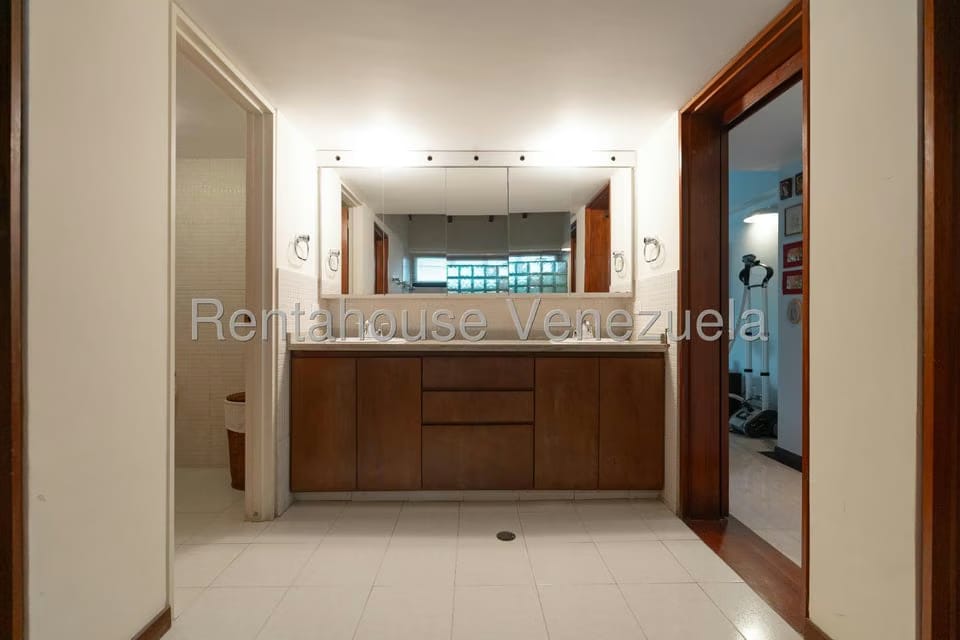 Casa (Multipes Niveles) en Venta en La Lagunita Country Club, Distrito Metropolitano - 23
