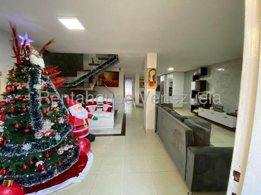 Casa (Duplex) en Venta en Villa Antigua, Portuguesa - 2