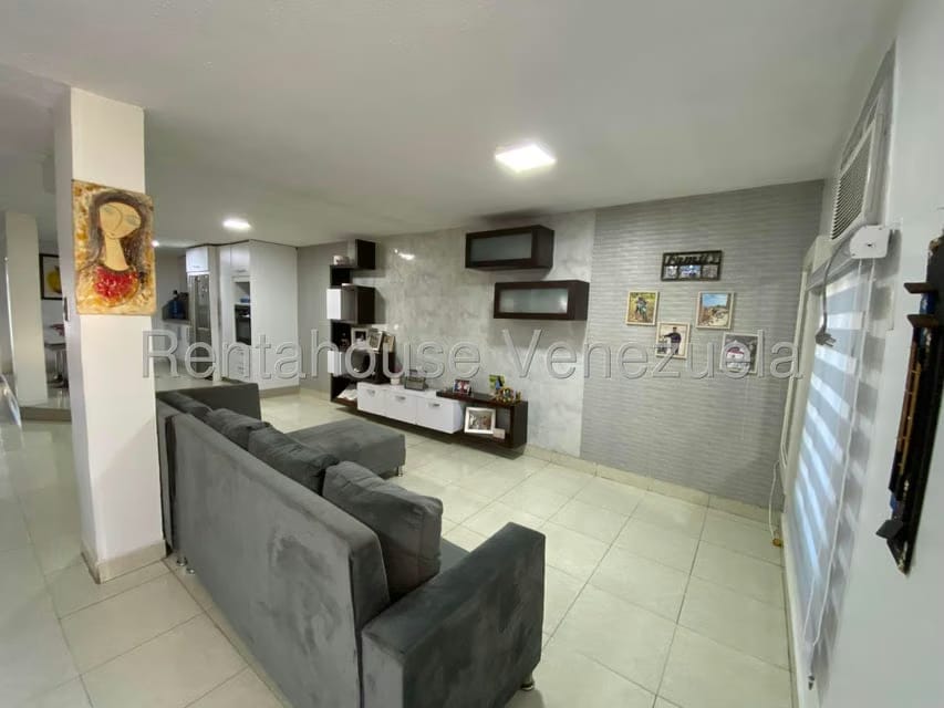 Casa (Duplex) en Venta en Villa Antigua, Portuguesa - 3