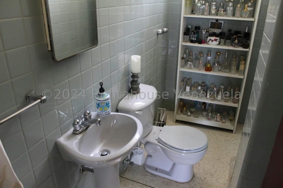 Casa (Duplex) en Alquiler en Los Palos Grandes, Distrito Metropolitano - 18