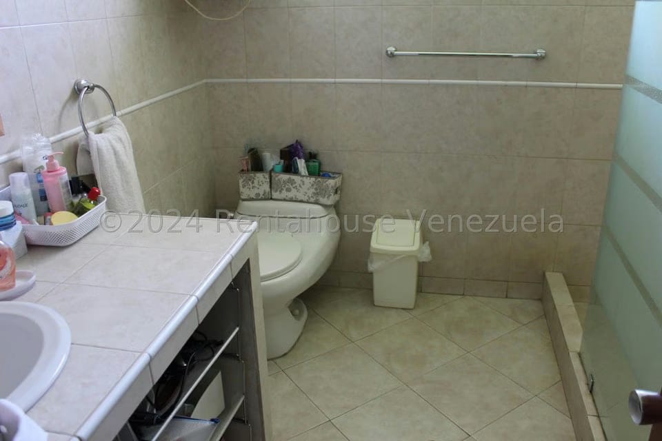 Casa (Duplex) en Alquiler en Los Palos Grandes, Distrito Metropolitano - 25