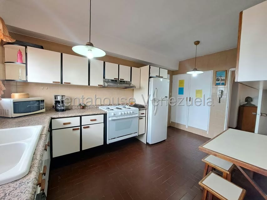 Apartamento (1 Nivel) en Alquiler en Colinas de Bello Monte, Distrito Metropolitano - 13