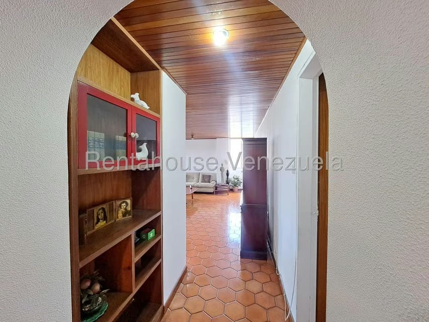 Apartamento (1 Nivel) en Alquiler en Colinas de Bello Monte, Distrito Metropolitano - 16