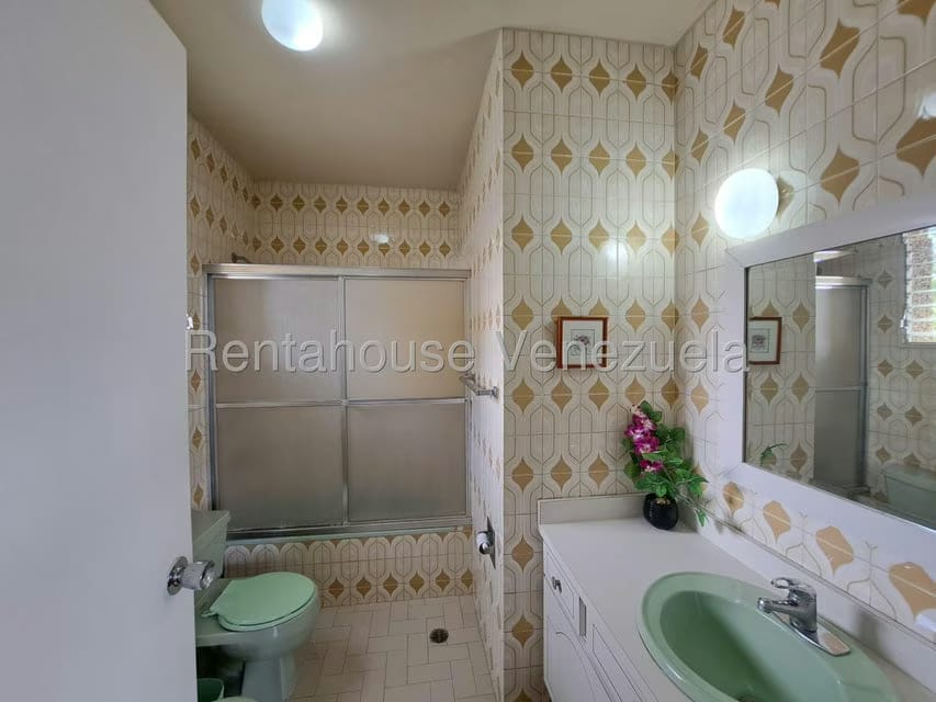 Apartamento (1 Nivel) en Alquiler en Colinas de Bello Monte, Distrito Metropolitano - 21