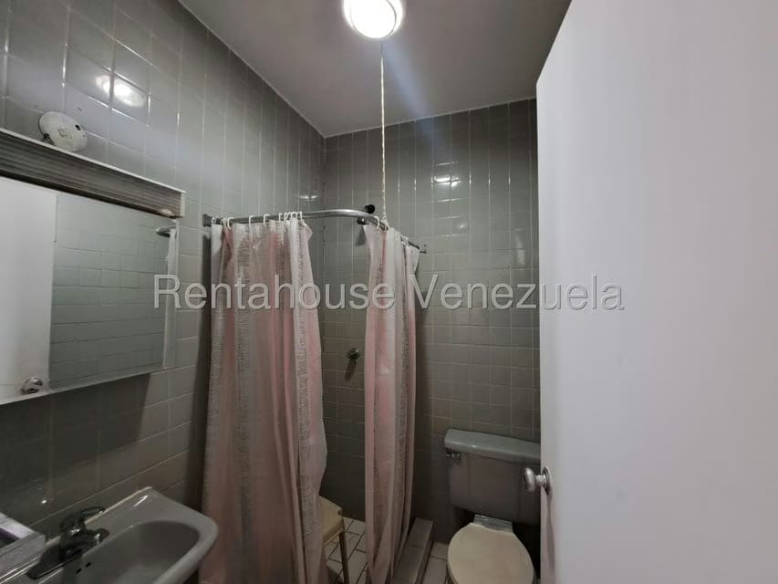 Apartamento (1 Nivel) en Alquiler en Colinas de Bello Monte, Distrito Metropolitano - 27