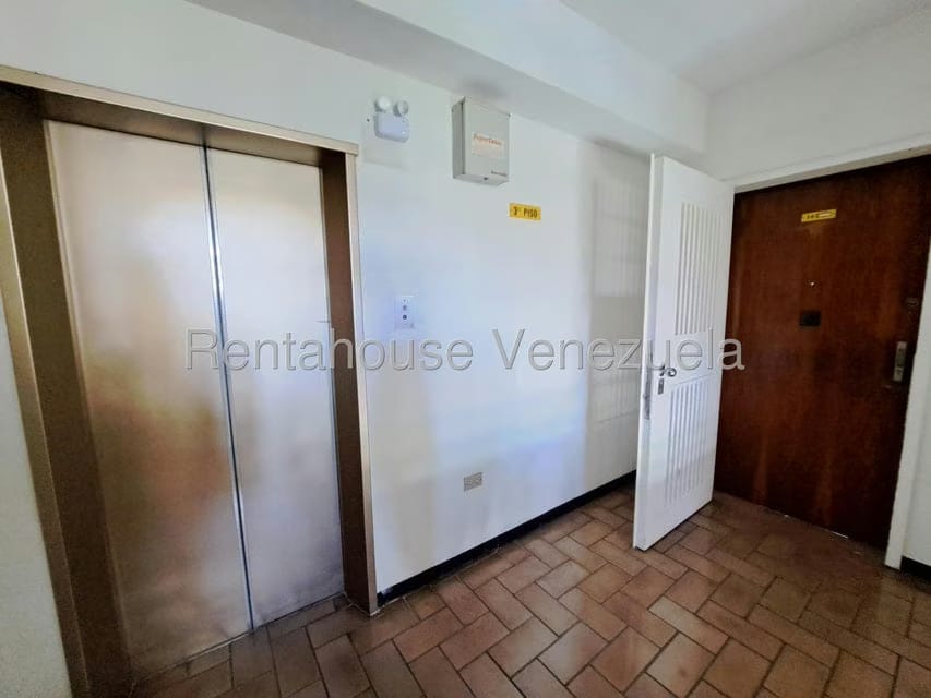 Apartamento (1 Nivel) en Alquiler en Colinas de Bello Monte, Distrito Metropolitano - 28