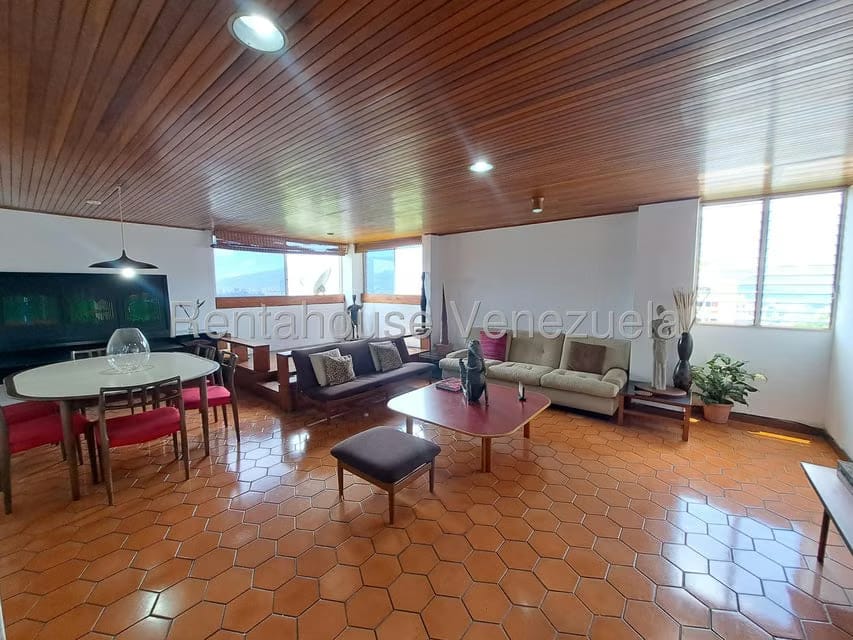 Apartamento (1 Nivel) en Alquiler en Colinas de Bello Monte, Distrito Metropolitano - 4