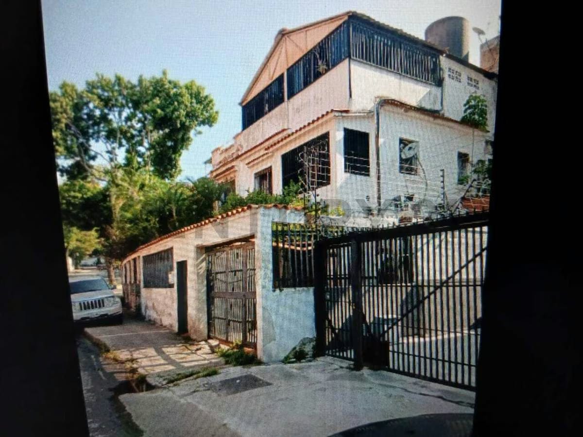 Casa en Bello Monte con gran potencial comercial y de inversión