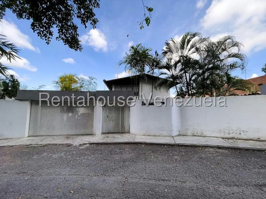 Casa (Multipes Niveles) en Venta en Prados del Este, Distrito Metropolitano